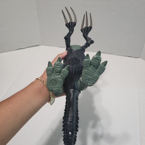 Jurassic World Dominion No Sound Slashin' Therizinosaurus Dinosaur Action Figure - Picture 4 of 5